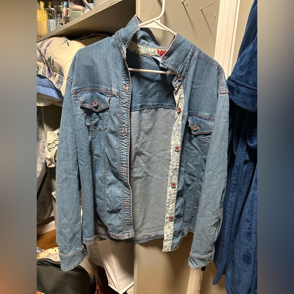 Jean jacket fun detail on inner lining
